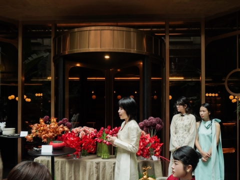 “LỘC LÀNH SẮC SON” 